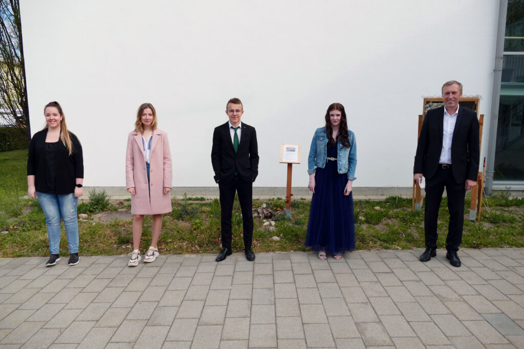 Vanessa Steinkellner, B.Ed.Univ., Maya Fuhrmann, Florian Langs, Nadine Scharinger, Schulleiter Mag. Dr. Werner Dietl